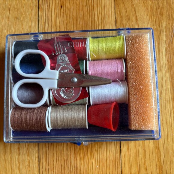 Sewing Notions and Thread Bundle Vintage - Picture 15 of 16